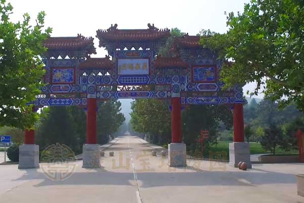 北京灵山宝塔公墓，穿梭绿意赏古塔，静沐时光颂永恒