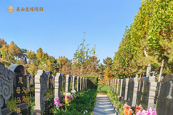 北京陵园丧葬细节：寿衣手绢的摆放位置与寓意