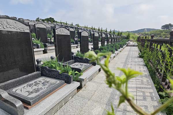 灵山宝塔陵园 灵山宝塔陵园